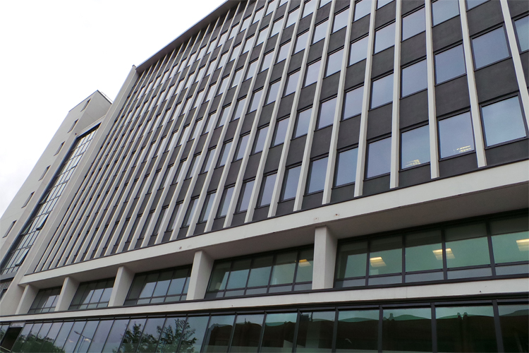 Large Designs, slim sightlines